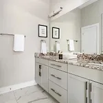 Holiday home Stunning Rooftop Views Of With Hot Tub Nashville