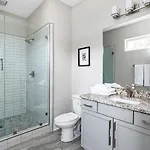 Large Rooftop Hot Tub & View Holiday home *