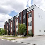 Private Rooftop Oasis - 2 Nashville Homes