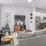 Spacious Nash Home For 12 Near Broadway