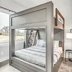 Apartment Nash Getaway - Private Rooftop Patio - Sleeps 12 *