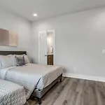 Nash Getaway - Private Rooftop Patio - Sleeps 12 Apartment Nashville
