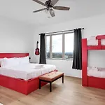 Side By Side Era - Hot Tubs - Rooftop Views Holiday home *