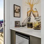 Side By Side Era - Hot Tubs - Rooftop Views Holiday home