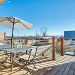 Holiday home Taylors - Stunning Rooftop Views *