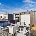 Rooftop Skyline Views - Private Hot Tub - Fire Pit