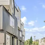 Two Large Homes Minutes To Downtown Holiday home