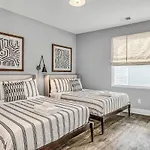 Two Large Homes Minutes To Downtown Holiday home *