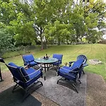 12 South Home Close To Honky Tonks & Bars