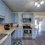 12 South Home Close To Honky Tonks & Bars