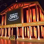 Beautiful Nashville Home - Broadway Escape