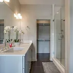 Gorgeous Home-minutes To Lower Broadway *