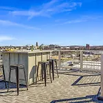 Spectacular Double Rooftop Home 7 Mins To Broadway