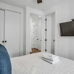 Spectacular Double Rooftop Home 7 Mins To Broadway