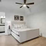 Sprawling Estate - Sleeps 16 *