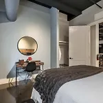 Modern 6br By Maddox Apartment *