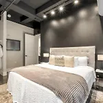 Modern 6br By Maddox Apartment