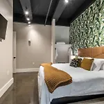 Modern 6br By Maddox *