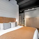 Modern 6br By Maddox