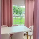 Pink - Girls' Trip, 12 Min To Broadway Holiday home *