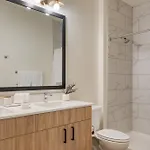 4 Units 16 Guests New 12 South Rooftop Courtyard The Gilmore * Nashville