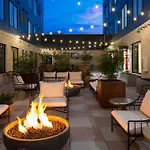 4 Units 16 Guests New 12 South Rooftop Courtyard The Gilmore
