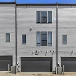 Close To Dt Music City Rooftop Views Game Room