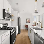 4bd Townhome East Nash With Rooftop 12ppl Holiday home