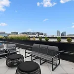 Let Er Buck On Music Row, Mins To Broadway With Pool, Gym, Balcony *