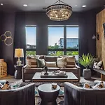 Let Er Buck On Music Row, Mins To Broadway With Pool, Gym, Balcony Nashville