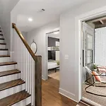 Modern Bliss With Garage By 12 South Restaurants And 2 Miles Broadway Holiday home