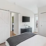 Modern Bliss With Garage By 12 South Restaurants And 2 Miles Broadway Nashville
