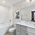 Modern Bliss With Garage By 12 South Restaurants And 2 Miles Broadway Holiday home