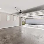 Modern Bliss With Garage By 12 South Restaurants And 2 Miles Broadway Holiday home *