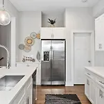 Holiday home Modern Bliss With Garage By 12 South Restaurants And 2 Miles Broadway *