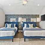 Modern Bliss With Garage By 12 South Restaurants And 2 Miles Broadway Holiday home