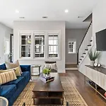Holiday home Modern Bliss With Garage By 12 South Restaurants And 2 Miles Broadway Nashville