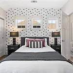 Modern Bliss With Garage By 12 South Restaurants And 2 Miles Broadway Holiday home