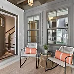 Modern Bliss With Garage By 12 South Restaurants And 2 Miles Broadway Holiday home *