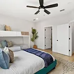 Holiday home Upscale Townhome 3 Miles To Downtown With 2 Car Garage Nashville
