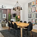 Upscale Townhome 3 Miles To Downtown With 2 Car Garage