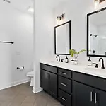 Holiday home Upscale Townhome 3 Miles To Downtown With 2 Car Garage Nashville