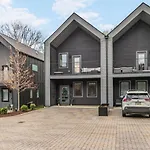 Luxe Home With Gated Parking Private Balcony And 4 Miles To Downtown