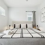Modern 3-story Townhome W Rooftop & Views * Nashville