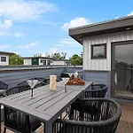 Modern 3-story Townhome W Rooftop & Views Holiday home *