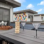 Modern 3-story Townhome W Rooftop & Views Nashville