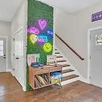 Holiday home Cma Fest The Bluebelle E Nash Songwriter 3 Bed 3 Bath Hot Tub Fenced Yard 30 Or Days By Skyrun *