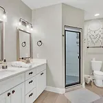 Cma Fest The Bluebelle E Nash Songwriter 3 Bed 3 Bath Hot Tub Fenced Yard 30 Or Days By Skyrun Holiday home Nashville