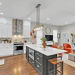 Holiday home Cma Fest The Bluebelle E Nash Songwriter 3 Bed 3 Bath Hot Tub Fenced Yard 30 Or Days By Skyrun