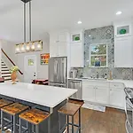 Cma Fest The Bluebelle E Nash Songwriter 3 Bed 3 Bath Hot Tub Fenced Yard 30 Or Days By Skyrun Holiday home